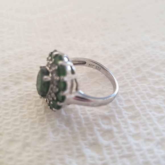 CHROME DIOPSIDE OVAL COCKTAIL CLUSTER RING - Picture 5 of 9